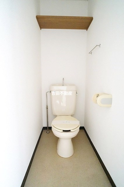 トイレ　棚付です