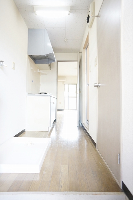 玄関　玄関から見たお部屋