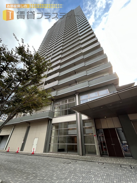 建物外観　船橋の最前線。野村不動産企画の３１階建て駅前タワー。