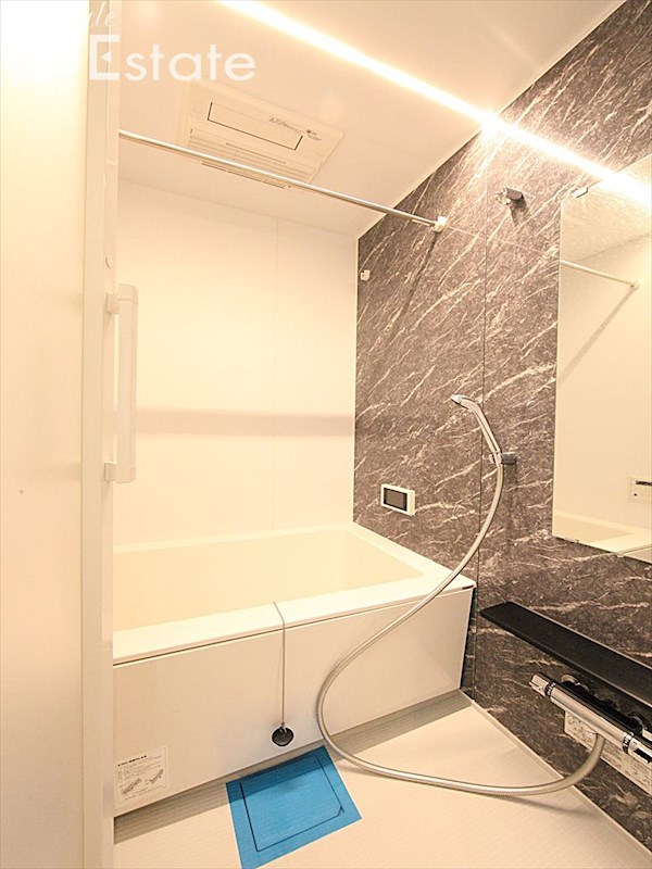 バス・シャワールーム　バスルーム