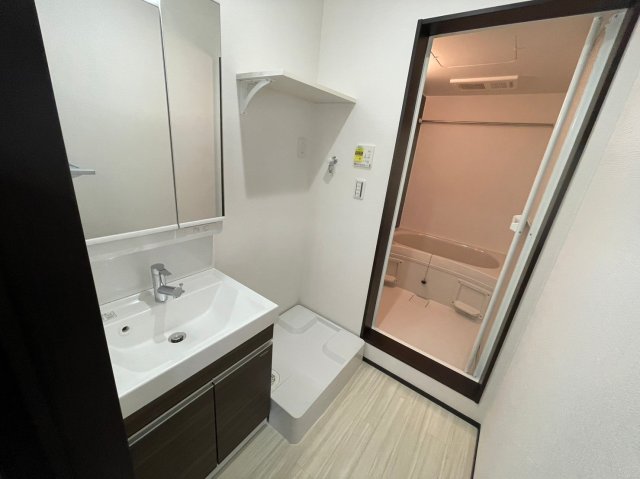 洗面設備　同シリーズ物件のモデルルームになります※現況優先