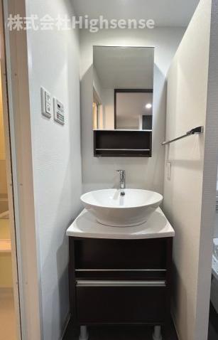 洗面設備　ゆったりとスペースのある洗面所