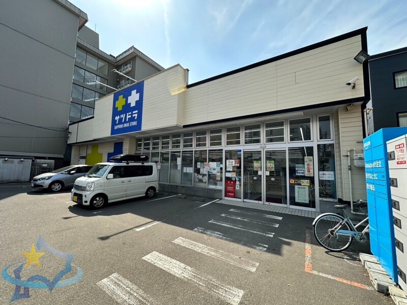 ドラックストア　サツドラ北円山店（ドラッグストア）まで377m