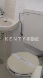 トイレ　落ち着いた色調のトイレです