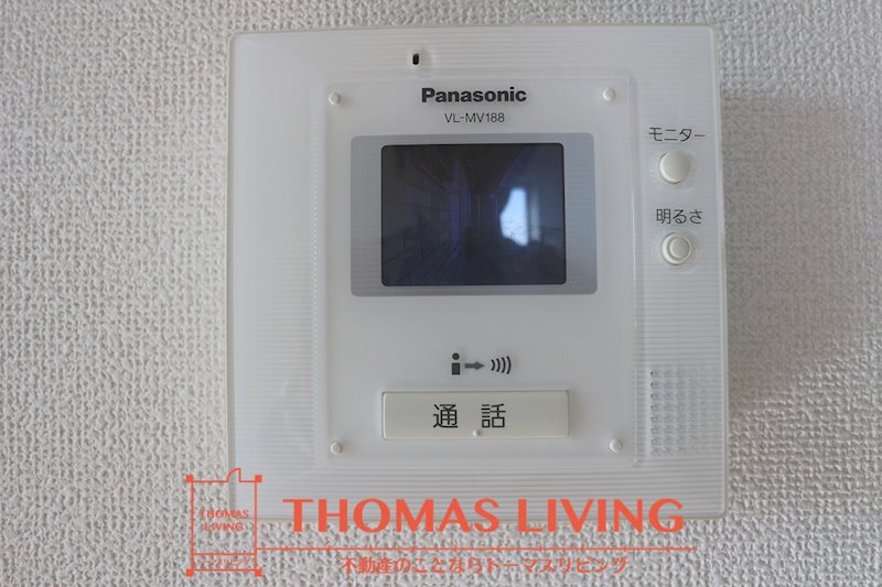 セキュリティ　来客者が確認できるモニター付きインターホン。