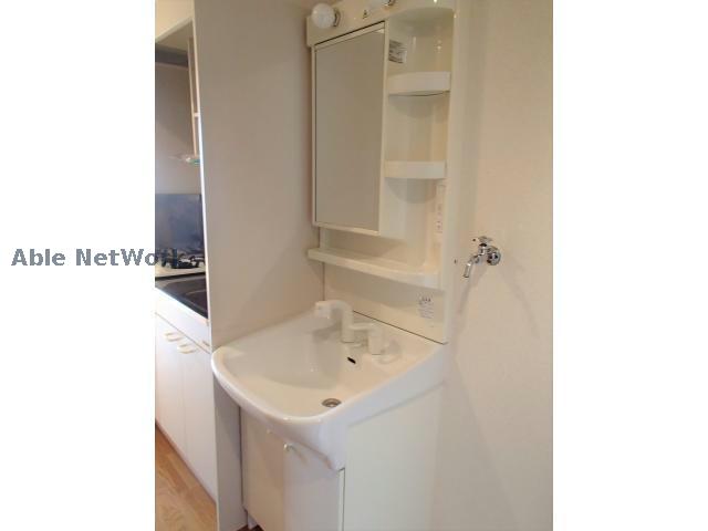 洗面設備　※同物件別部屋の写真です。