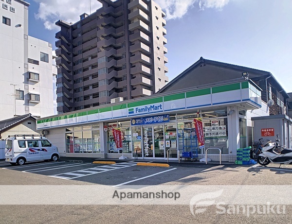 コンビニ　ファミリーマート（コンビニ）まで581m