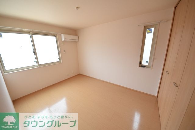 その他部屋・スペース　２面採光の寝室です。
