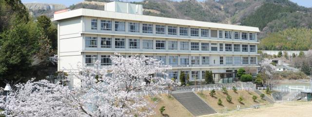 中学校　姫路市立城山中学校（中学校）まで1800m