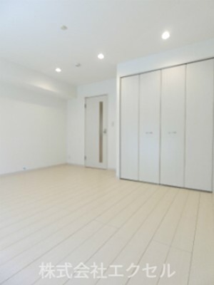 居室・リビング　洋室9.3帖の広めのお部屋です。