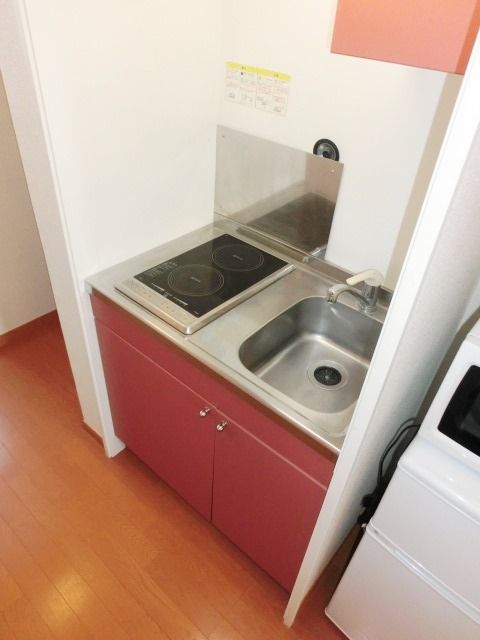 キッチン　お掃除の楽なシステムキッチン。