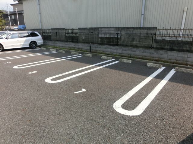駐車場　敷地内に駐車場あります。