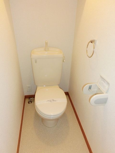 トイレ　トイレはシンプルですね。
