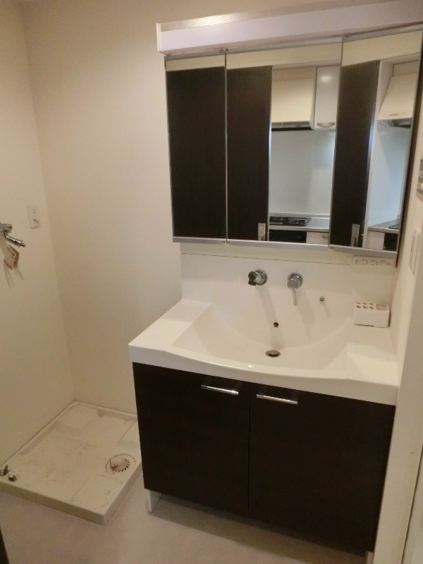 洗面設備　※同マンション別部屋の参考写真です。