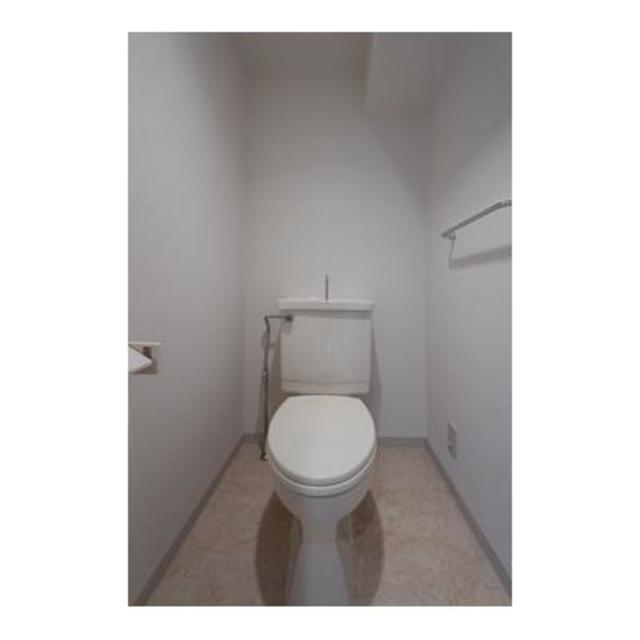 トイレ　※写真は同タイプ住戸です。