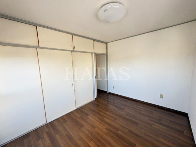 居室・リビング　同物件別部屋です。