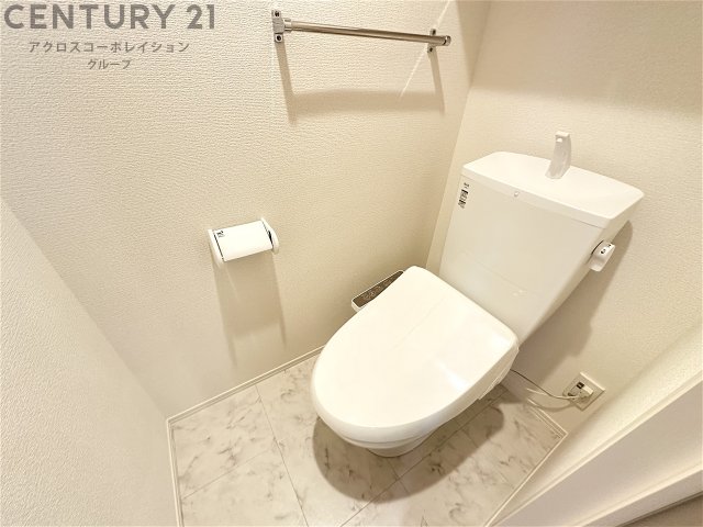 トイレ　温水洗浄便座付きのトイレです♪