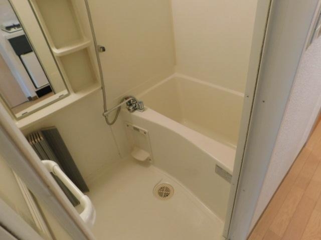 バス・シャワールーム　綺麗なお風呂ですね