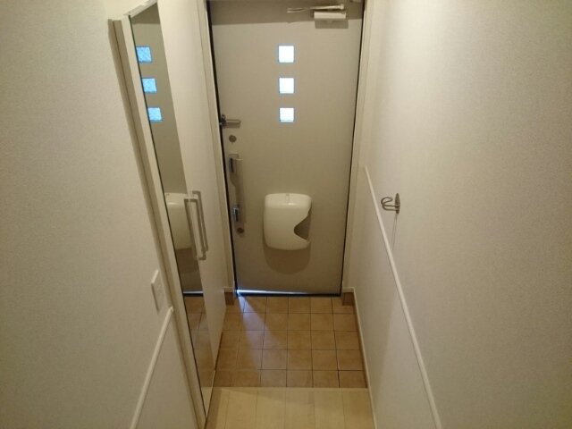 玄関　収納もある玄関です