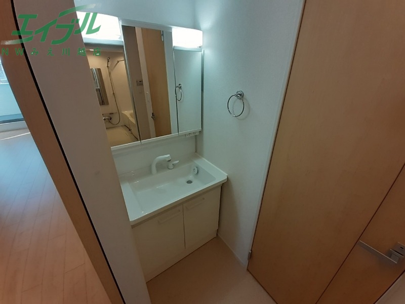 洗面設備　同型参考写真