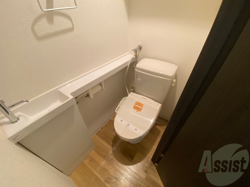 トイレ　こちらはトイレです。清潔感があり、安心して使用できます。