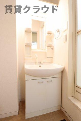 洗面設備　コンパクトで使いやすい洗面所