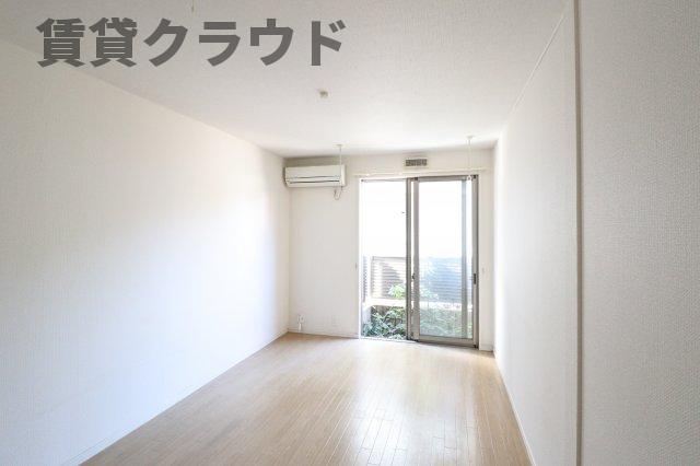 その他部屋・スペース　落ち着いた色調の寝室です