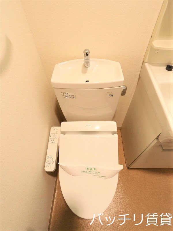 トイレ　画像は別号室イメージの為、現況を優先いたします。
