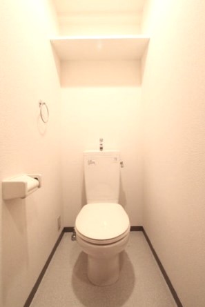 トイレ　★トイレ内の収納豊富です★