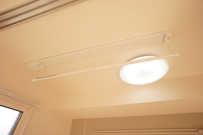 その他設備　室内物干しです。雨や冬のお洗濯も安心ですね！