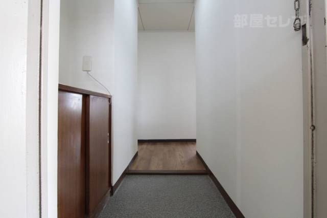 玄関　※４０１号室内装写真参照