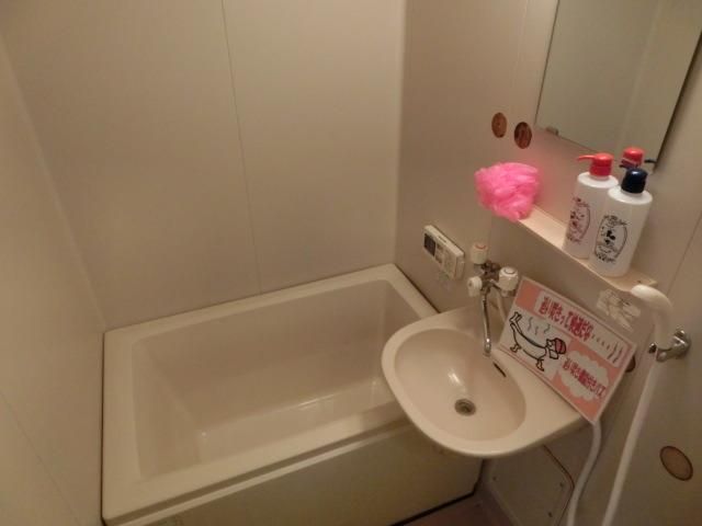 バス・シャワールーム　バス・トイレ別です。