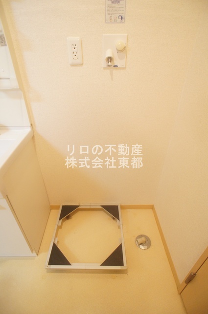 その他　洗濯機置き場は室内にあるので雨に濡れる心配はありません☆
