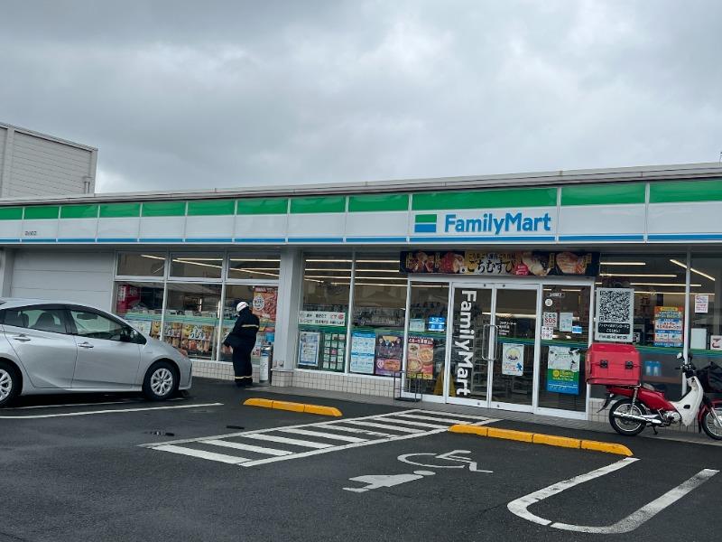コンビニ　ファミリーマート高松町店（コンビニ）まで858m