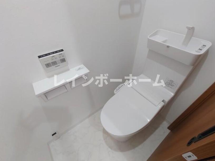 トイレ　落ち着いた色調のトイレです