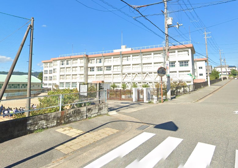 中学校　豊中市立第十一中学校（中学校）まで397m