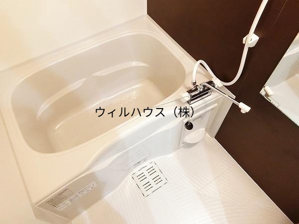 バス・シャワールーム　浴室乾燥機付きバス！