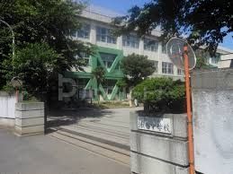 中学校　鎌ケ谷市立鎌ヶ谷中学校（中学校）まで930m