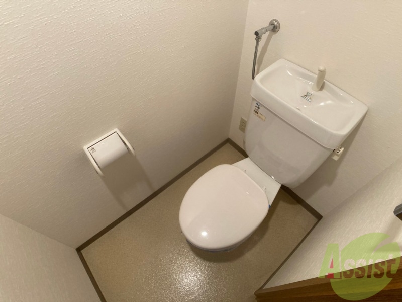 トイレ　こちらはトイレです。清潔感があり、安心して使用できます。