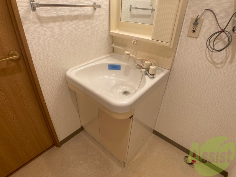 洗面設備　シャンプードレッサー。身支度はここでばっちりですね。