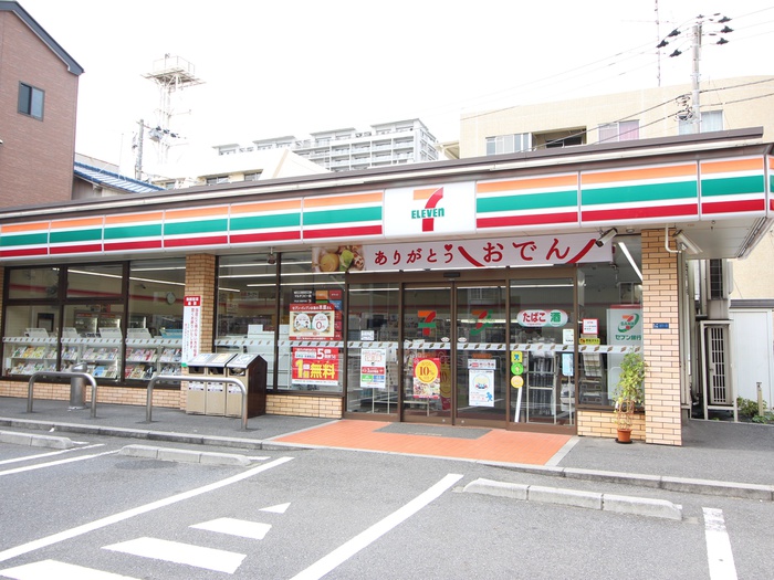 コンビニ　セブンイレブン（コンビニ）まで200m