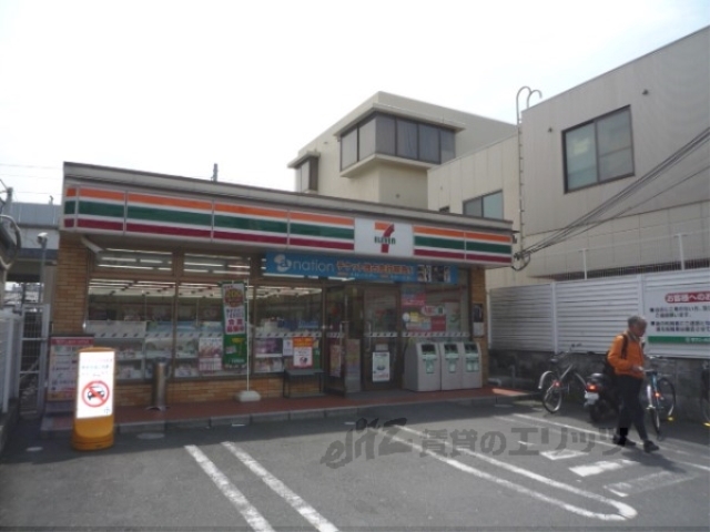 コンビニ　セブンイレブンＪＲ円町駅前店（コンビニ）まで950m