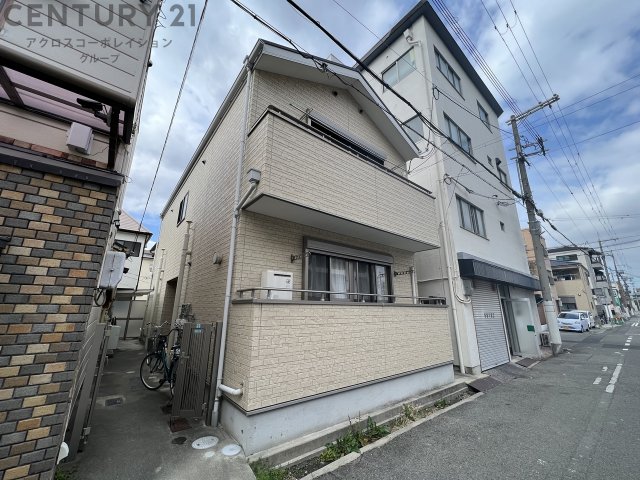 建物外観　外壁タイル貼りのおしゃれな外観です。