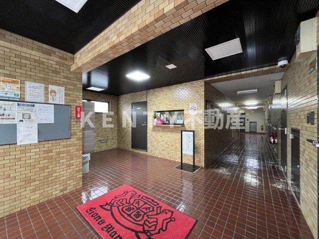 エントランス　落ち着いたエントランスです