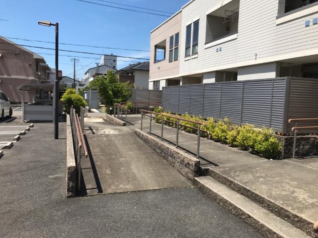 エントランス　外観写真（昼）