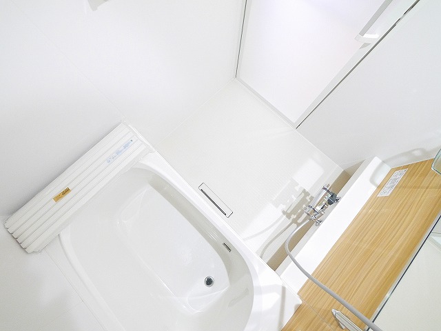 バス・シャワールーム　コンパクトで使いやすいお風呂です
