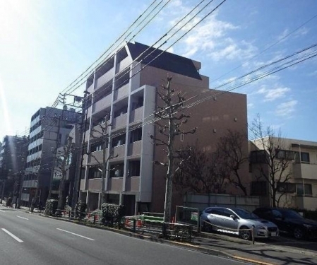 建物外観　鉄筋コンクリート造のがっちりとした造り。