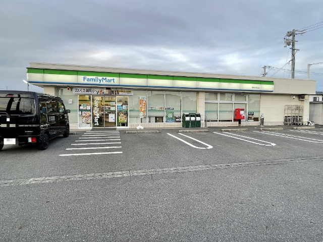 コンビニ　ファミリーマート焼津中新田店（コンビニ）まで709m