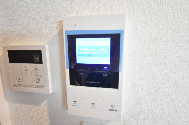 セキュリティ　TVモニターホンは安心ですね。誰か確認してから開けて下さいね