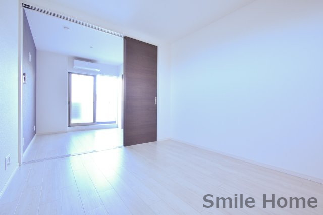 居室・リビング　エアコン付きのお部屋です